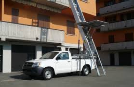Servizio di noleggio autoscale a Carmagnola con operatore per traslochi ai piani alti e movimentazione mobili